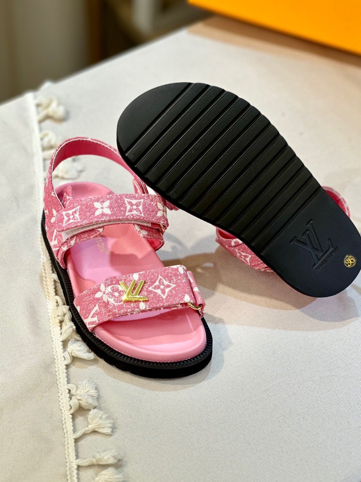 LV Pink Classic Presbyopia Series Sandals