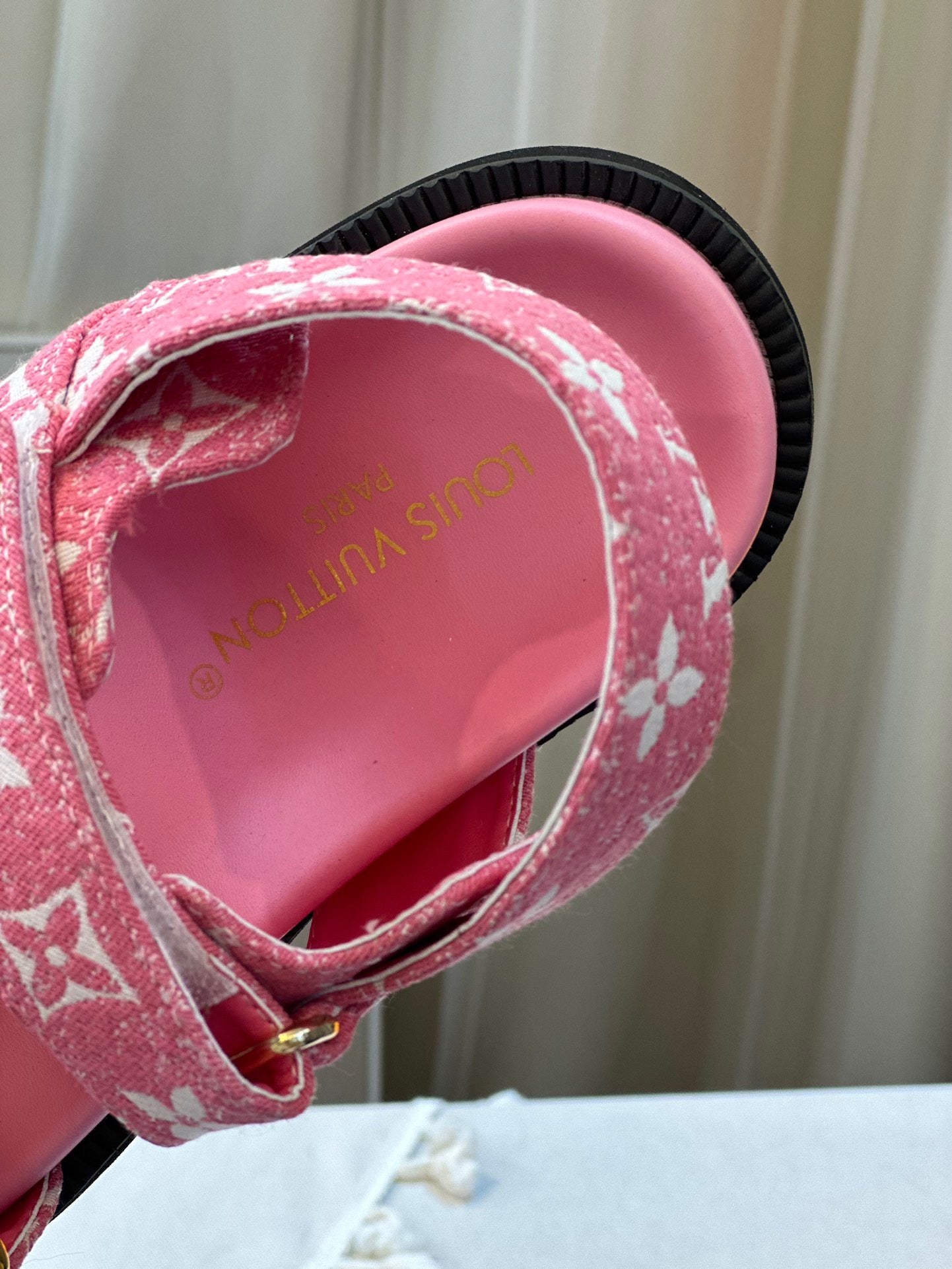 LV Pink Classic Presbyopia Series Sandals