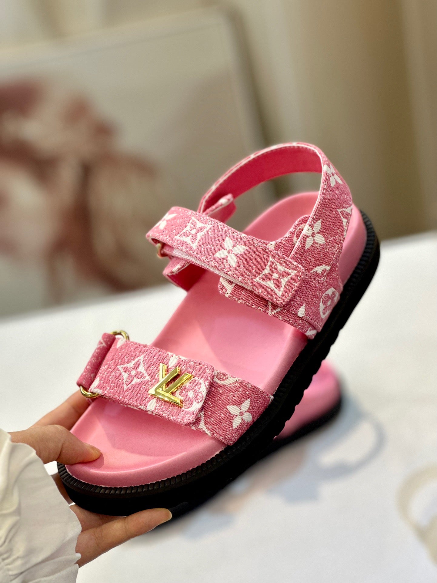 LV Pink Classic Presbyopia Series Sandals