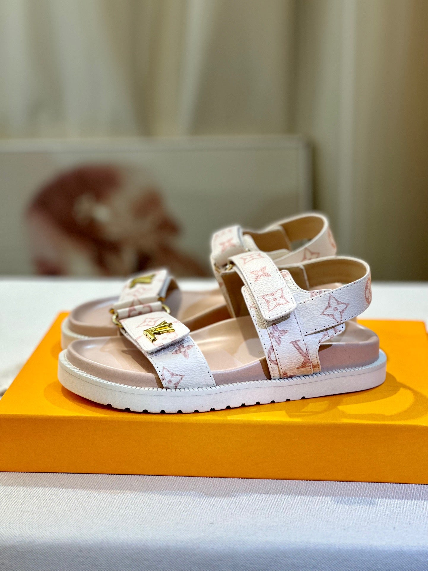 LV Light Pink Classic Presbyopia Series Sandals