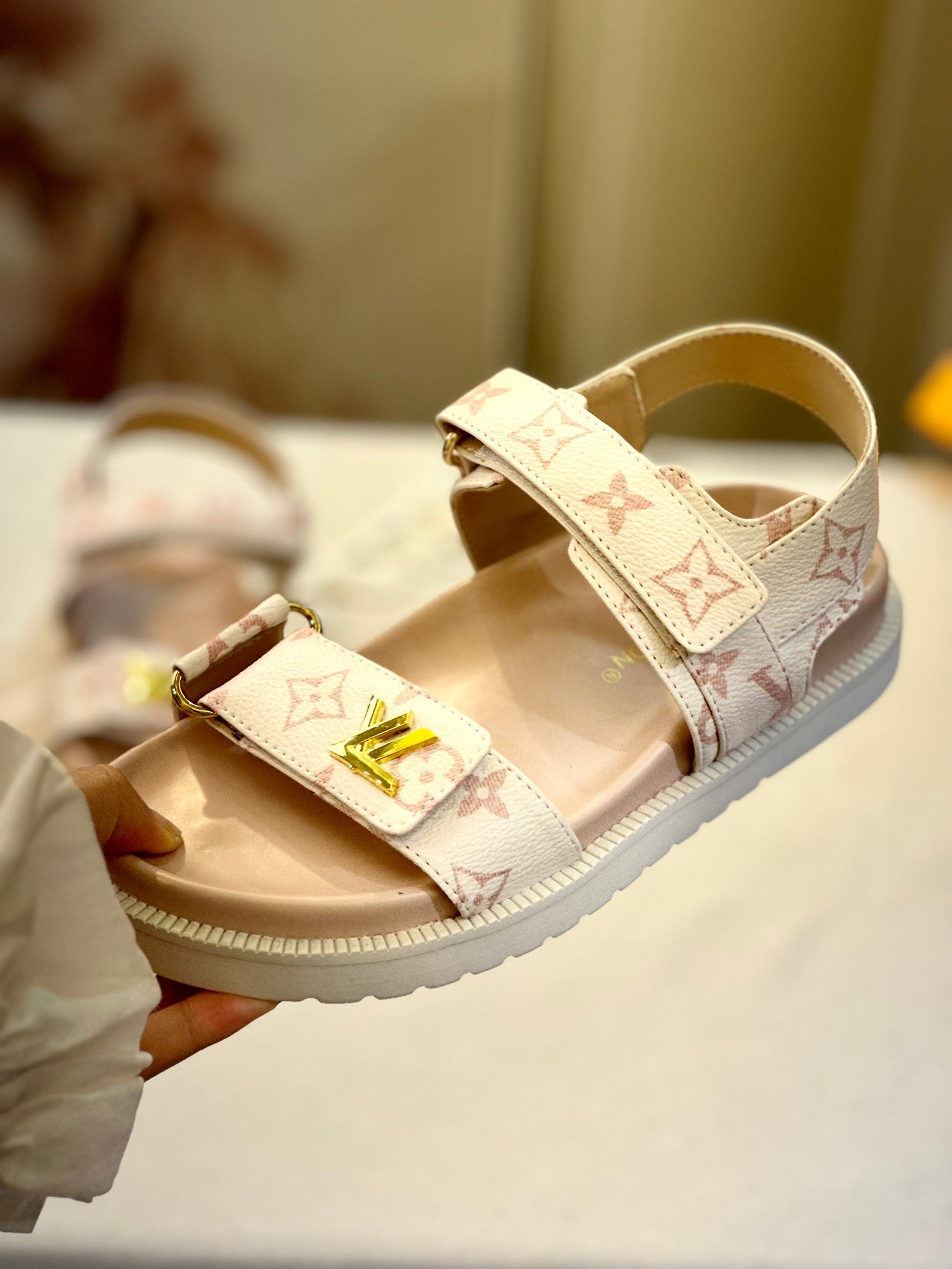 LV Light Pink Classic Presbyopia Series Sandals