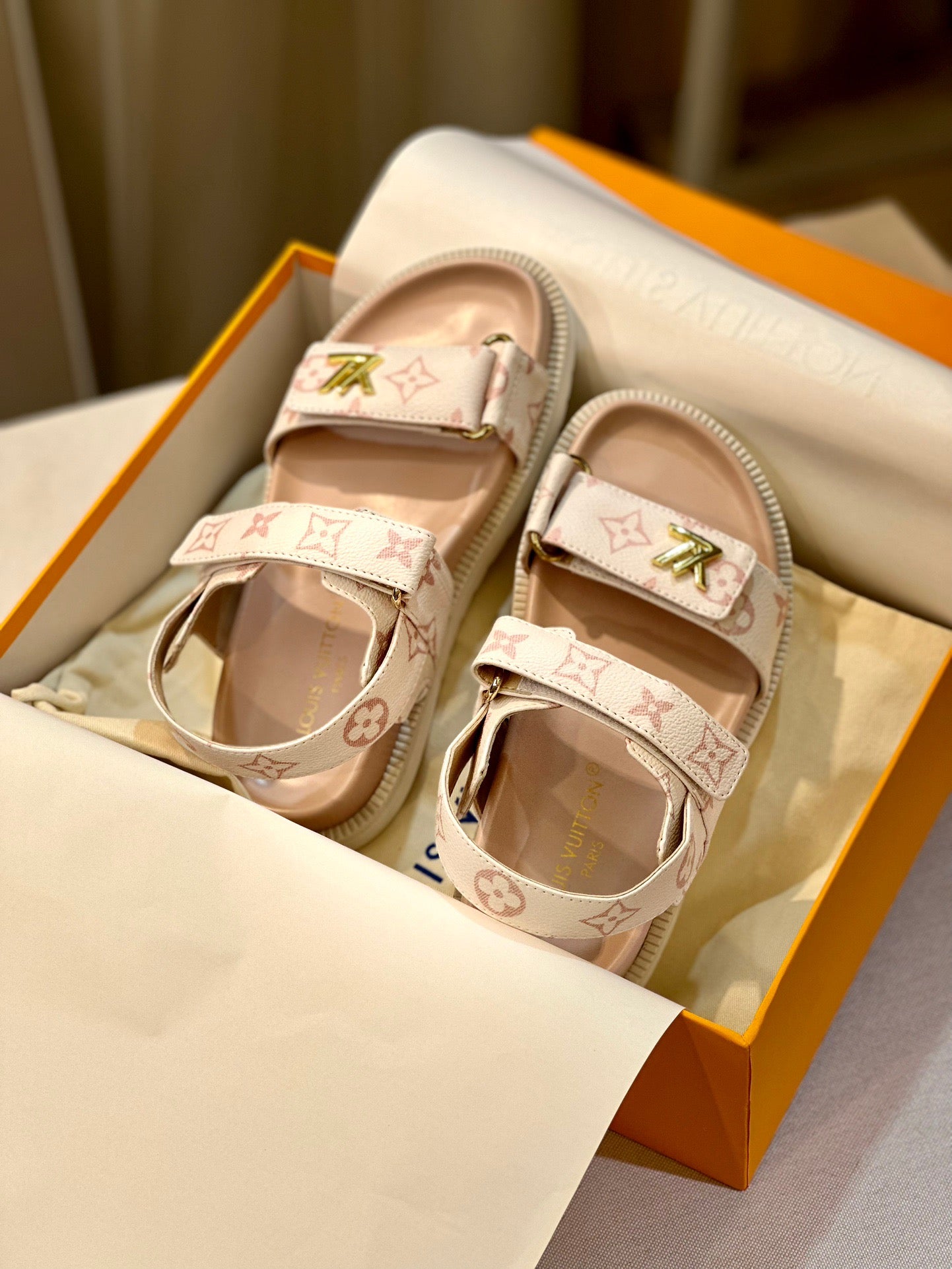 LV Light Pink Classic Presbyopia Series Sandals