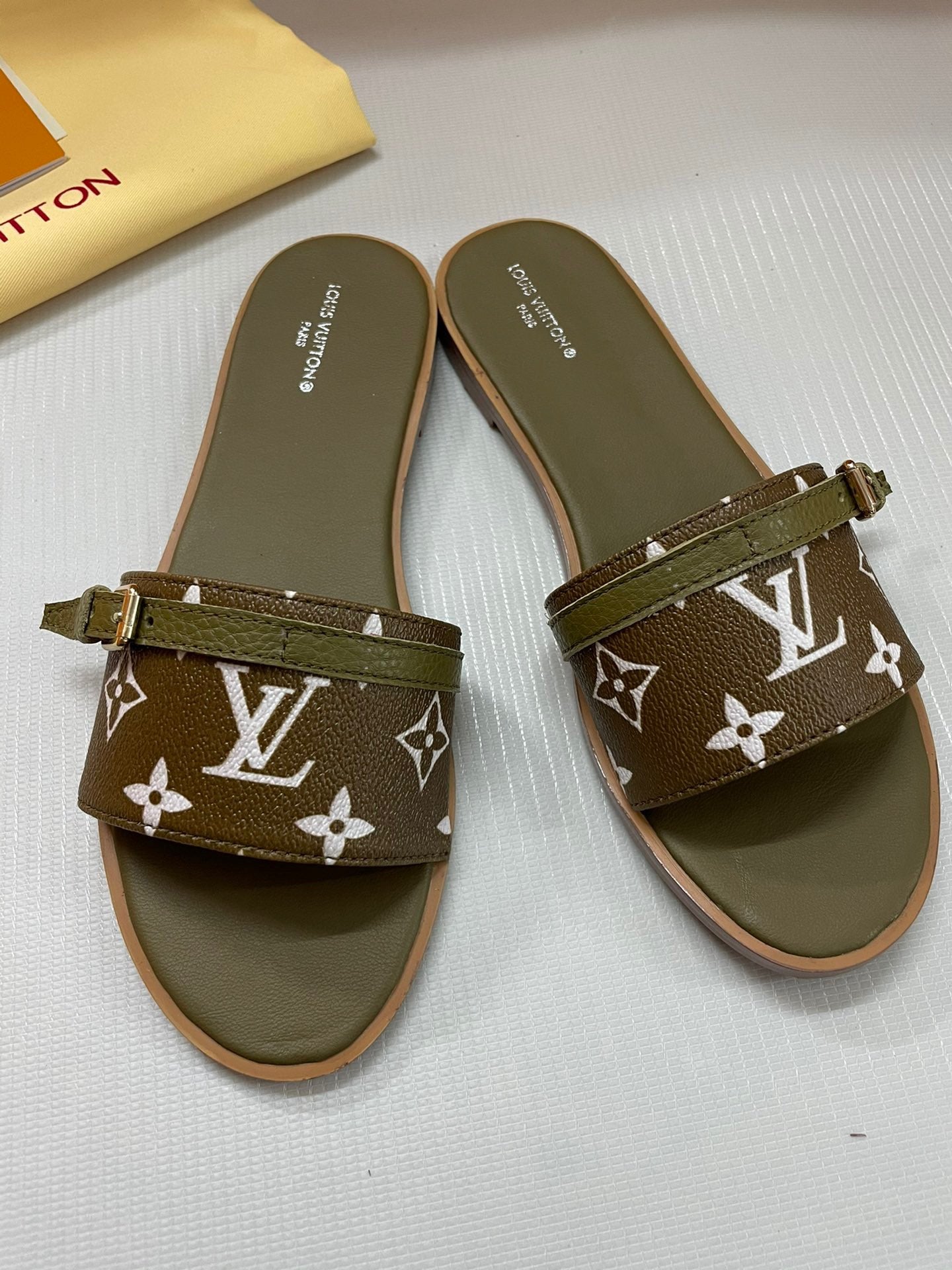 LV Green Classic Presbyopia Series Slippers