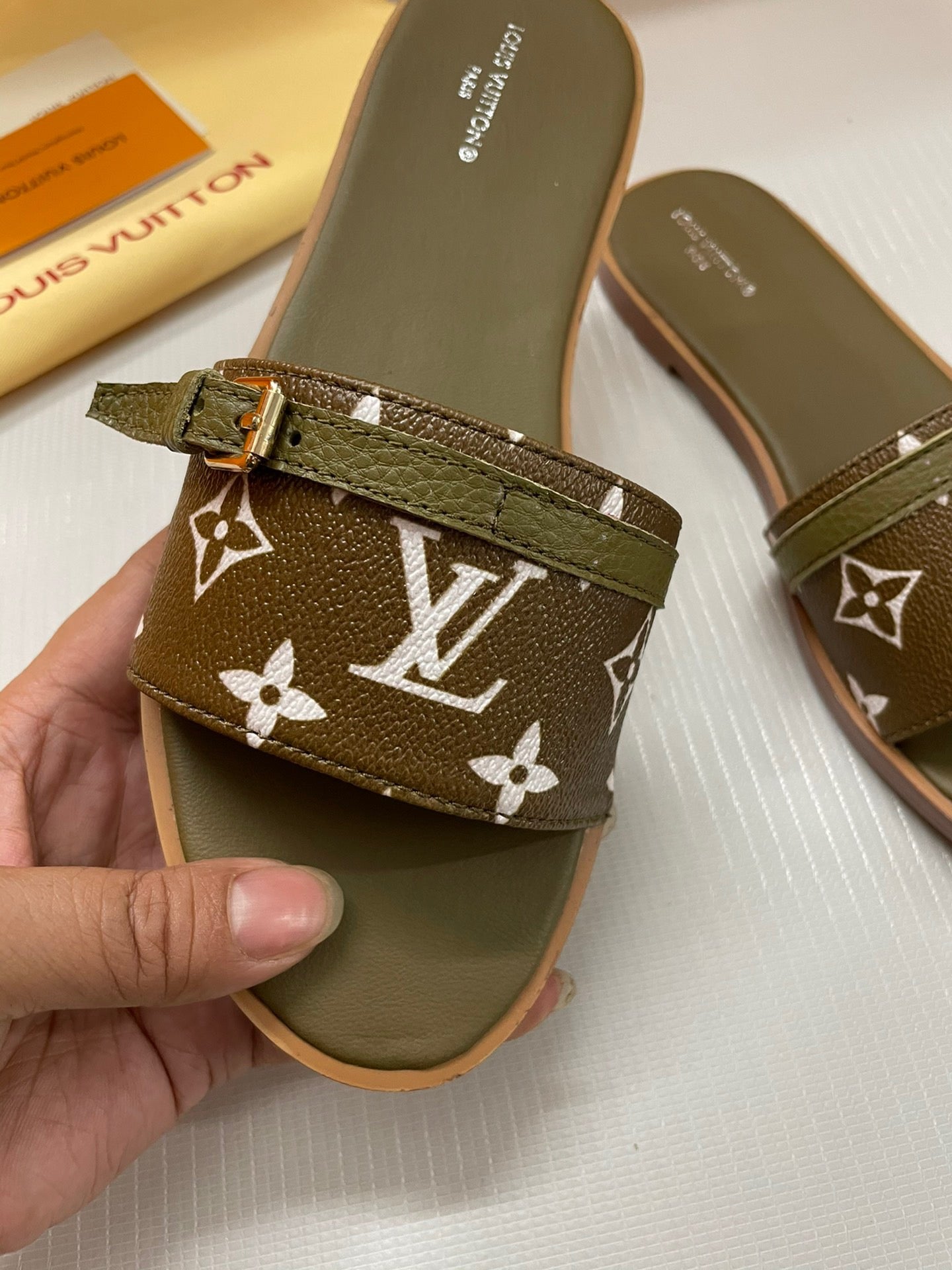 LV Green Classic Presbyopia Series Slippers