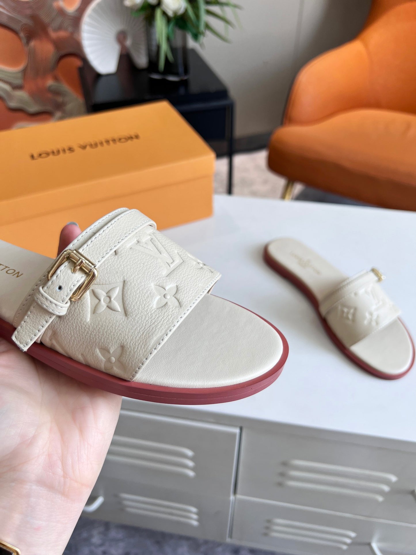 LV Beige Classic Presbyopia Series Sandals