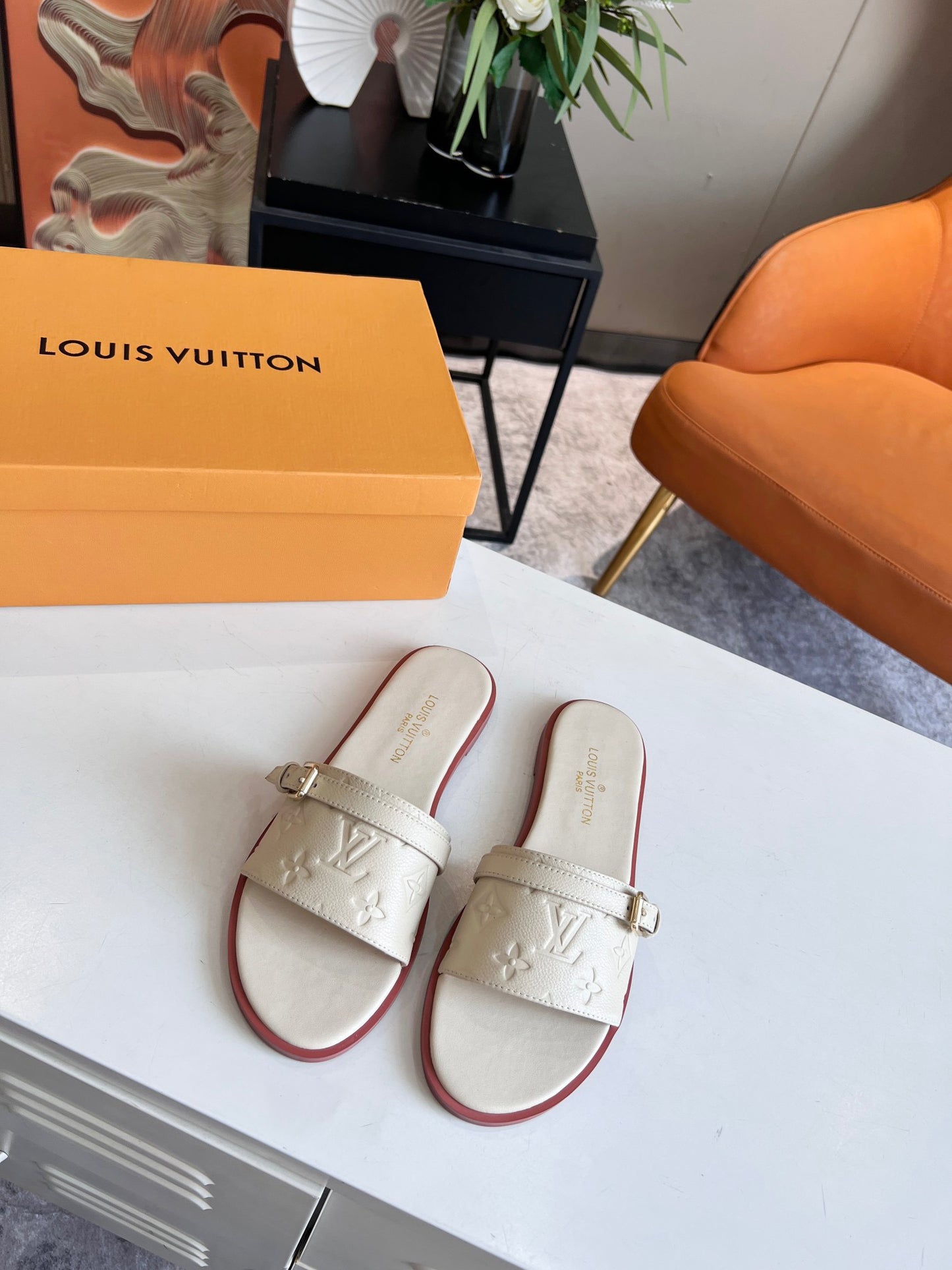 LV Beige Classic Presbyopia Series Sandals