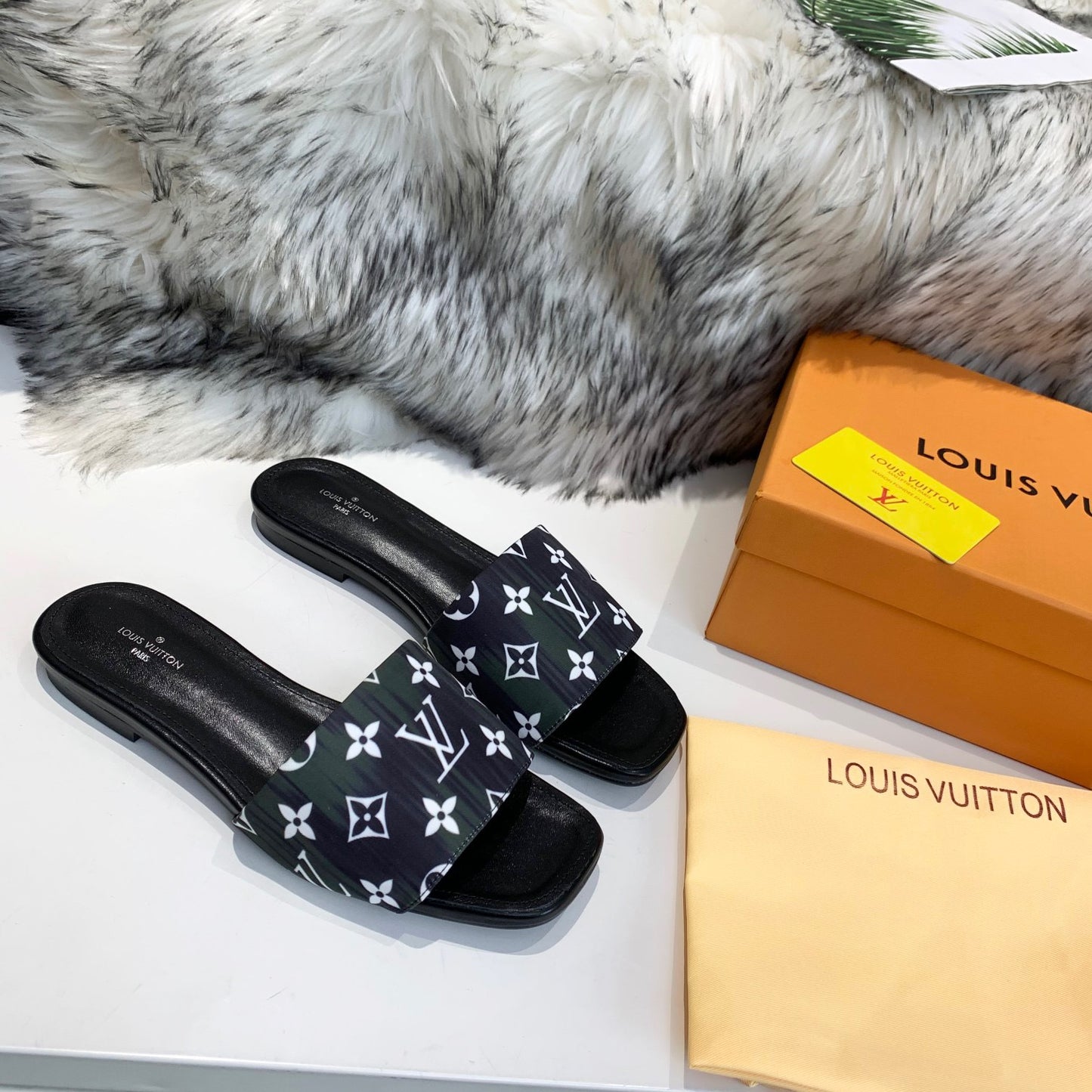 LV Black Classic Presbyopia Series Slippers