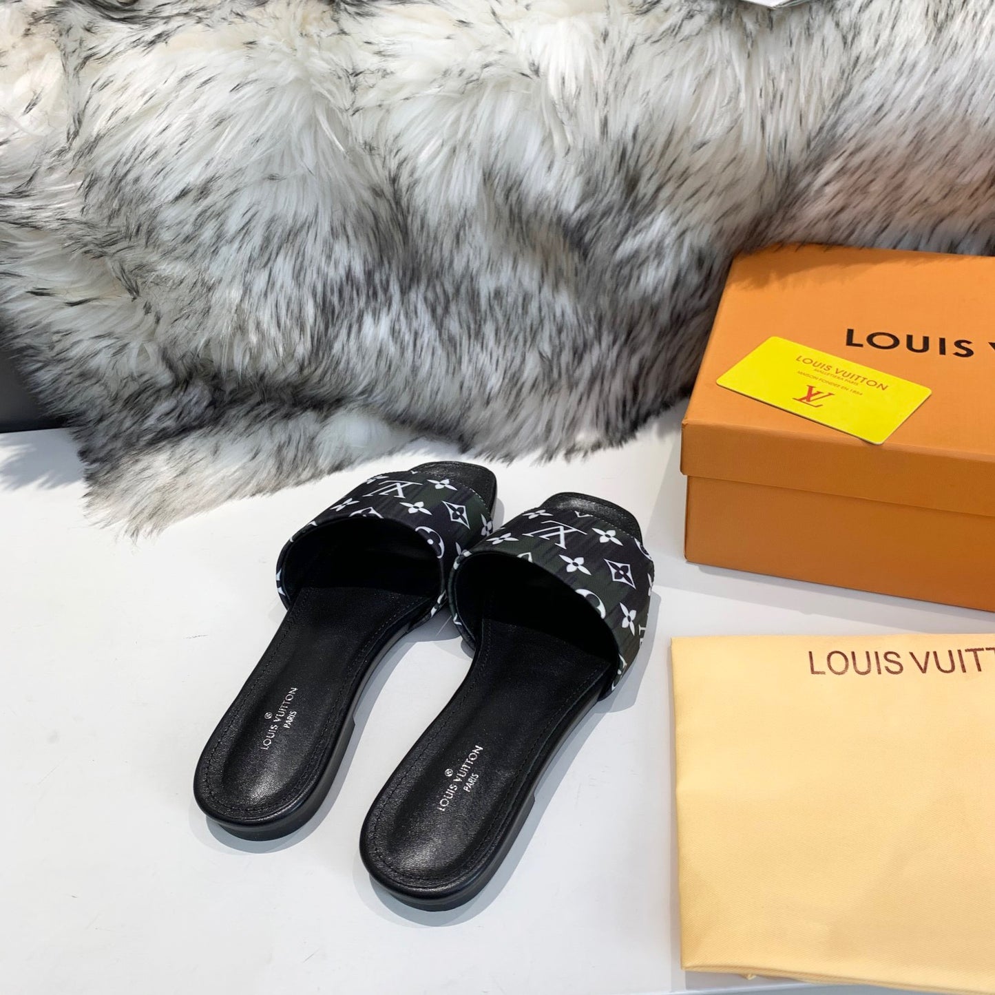 LV Black Classic Presbyopia Series Slippers