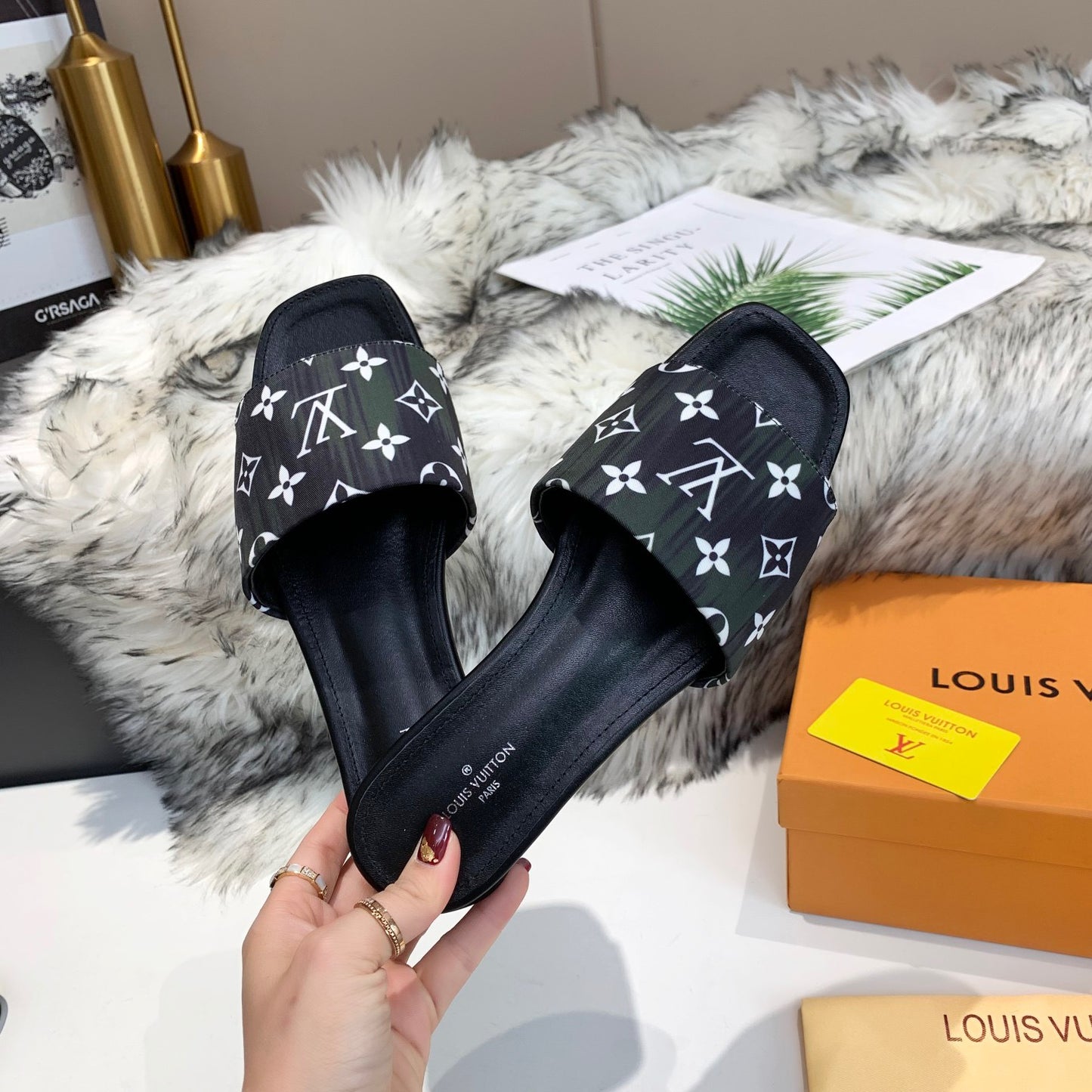 LV Black Classic Presbyopia Series Slippers