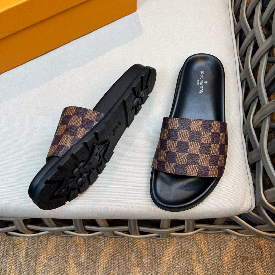LV Fashionable Brown Checkered Slippers