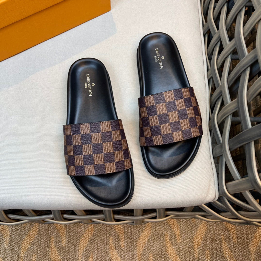 LV Fashionable Brown Checkered Slippers