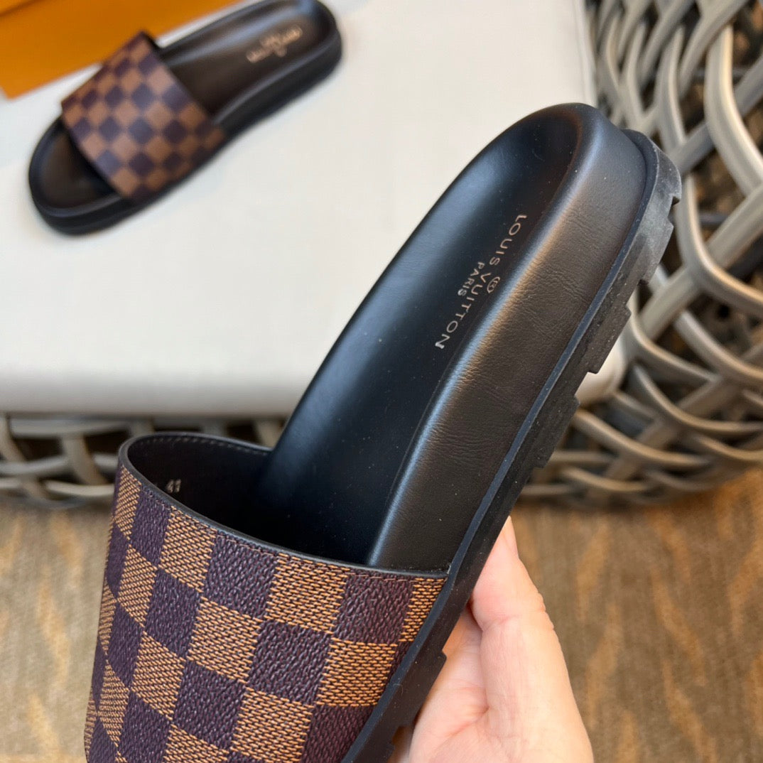 LV Fashionable Brown Checkered Slippers