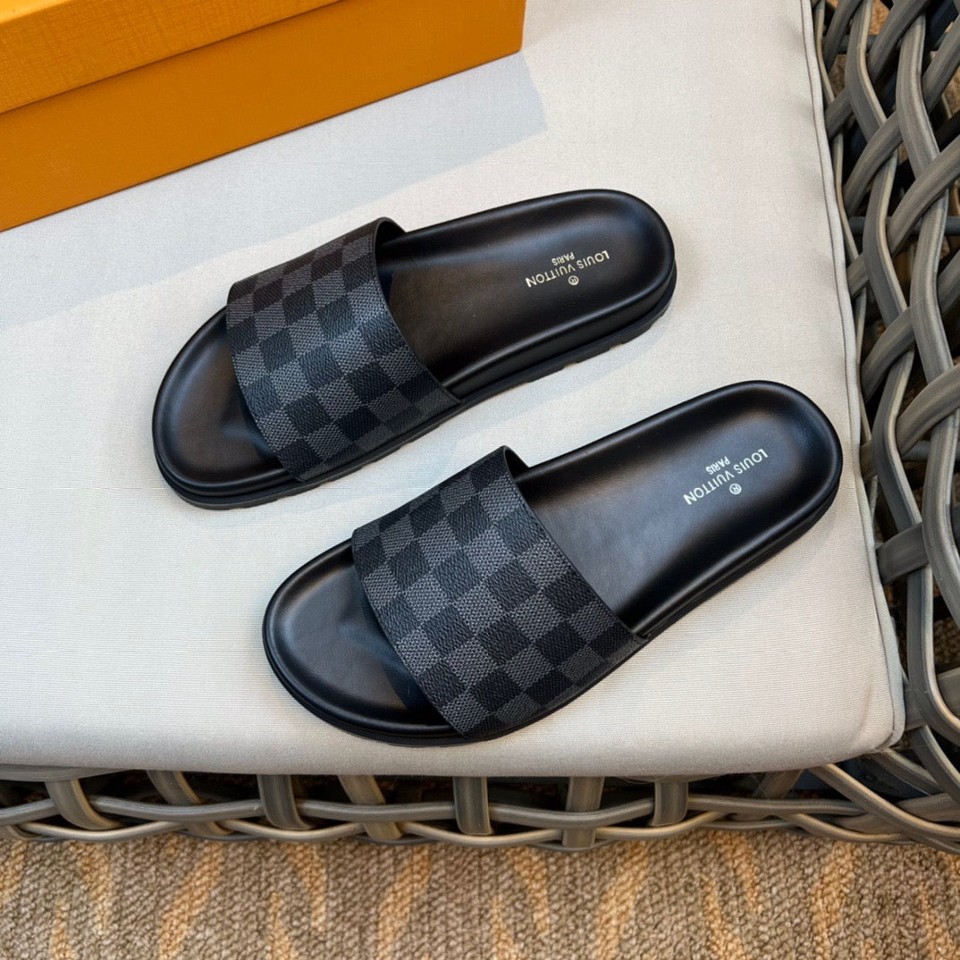 LV Fashionable Checkered Slippers