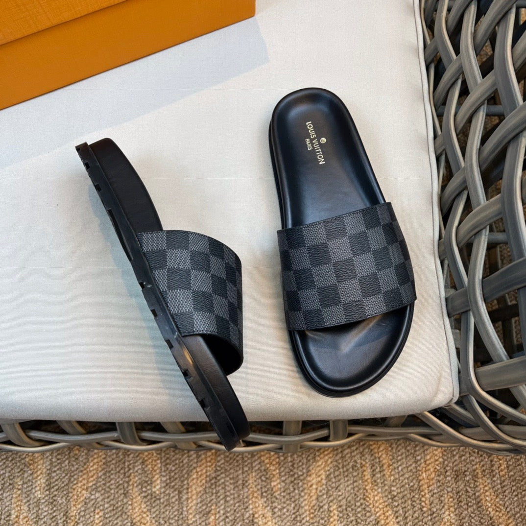 LV Fashionable Checkered Slippers