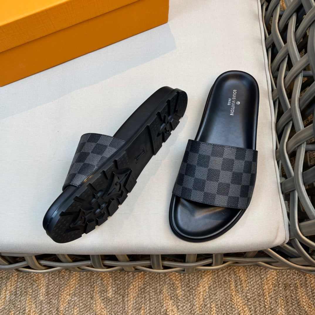 LV Fashionable Checkered Slippers