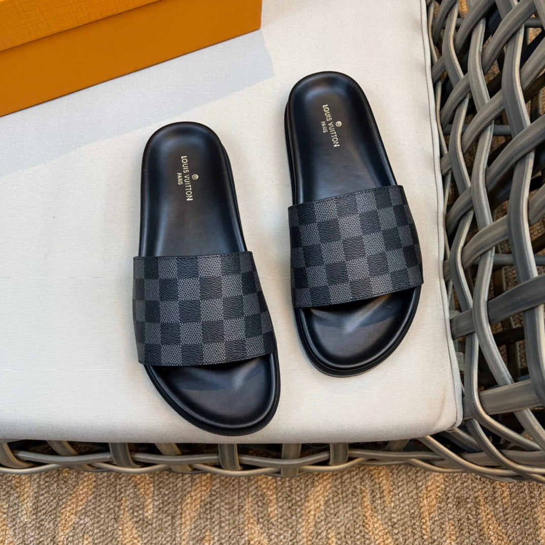 LV Fashionable Checkered Slippers