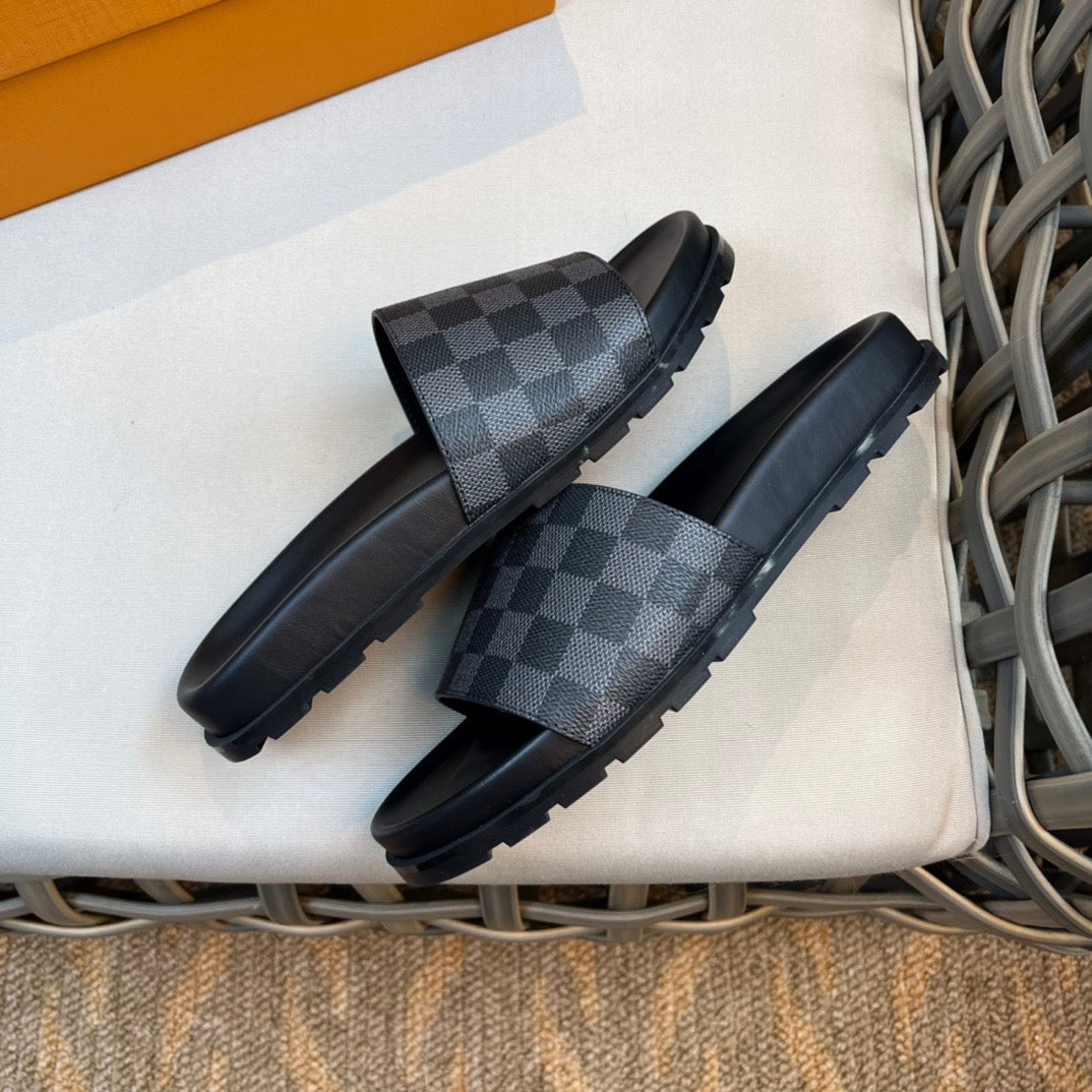 LV Fashionable Checkered Slippers