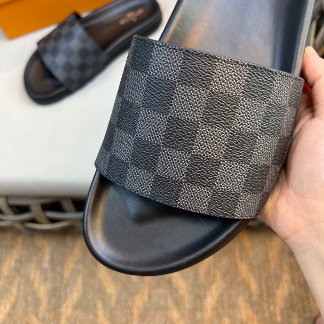 LV Fashionable Checkered Slippers