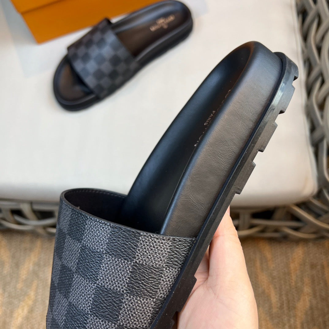 LV Fashionable Checkered Slippers