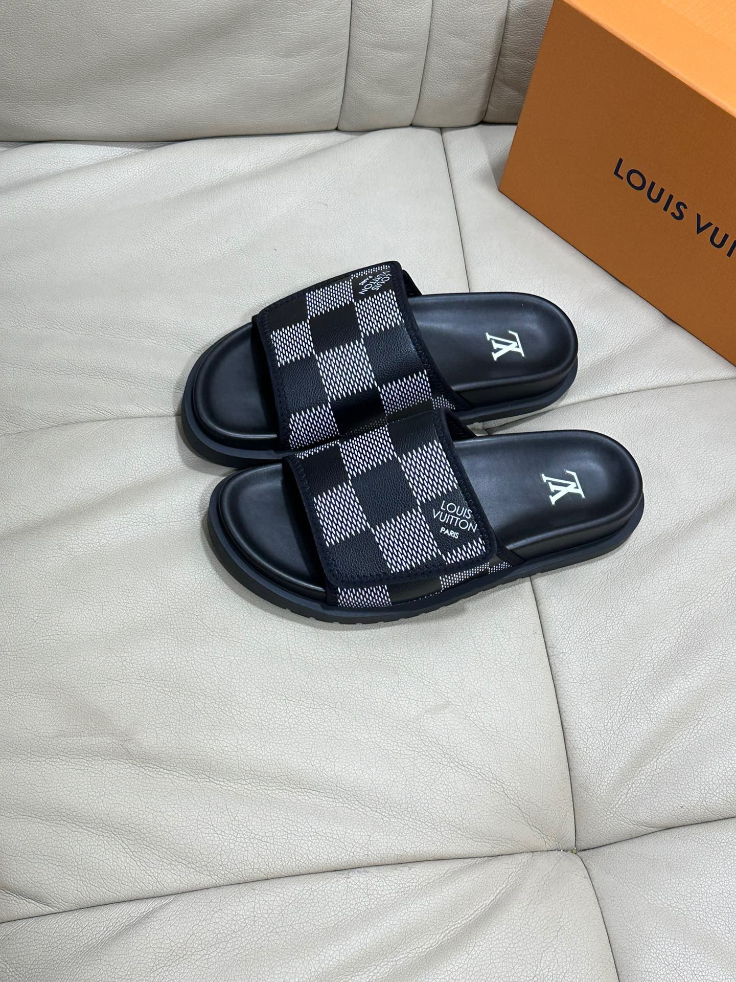 LV Miami Velcro Plaid In Black