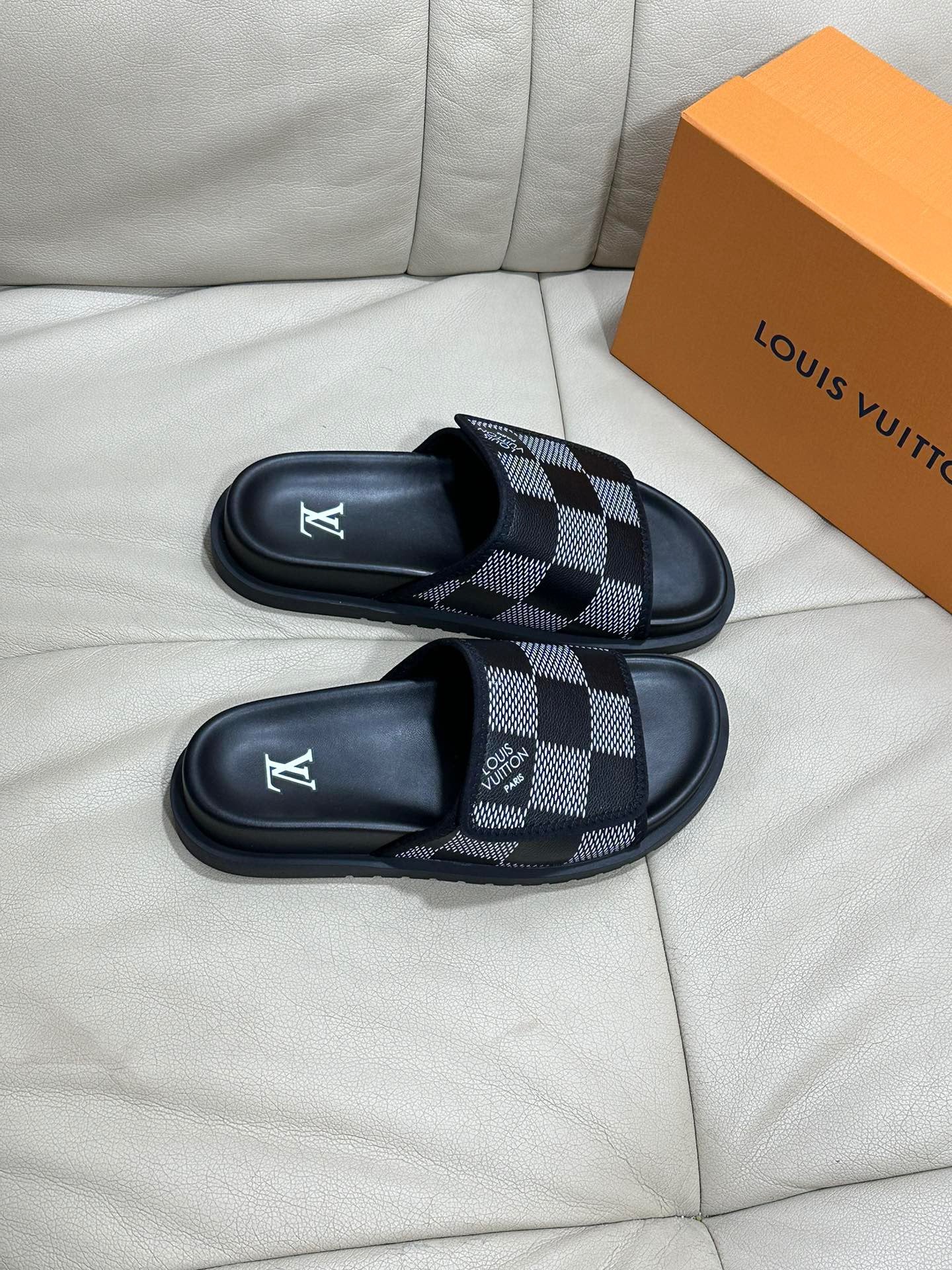 LV Miami Velcro Plaid In Black