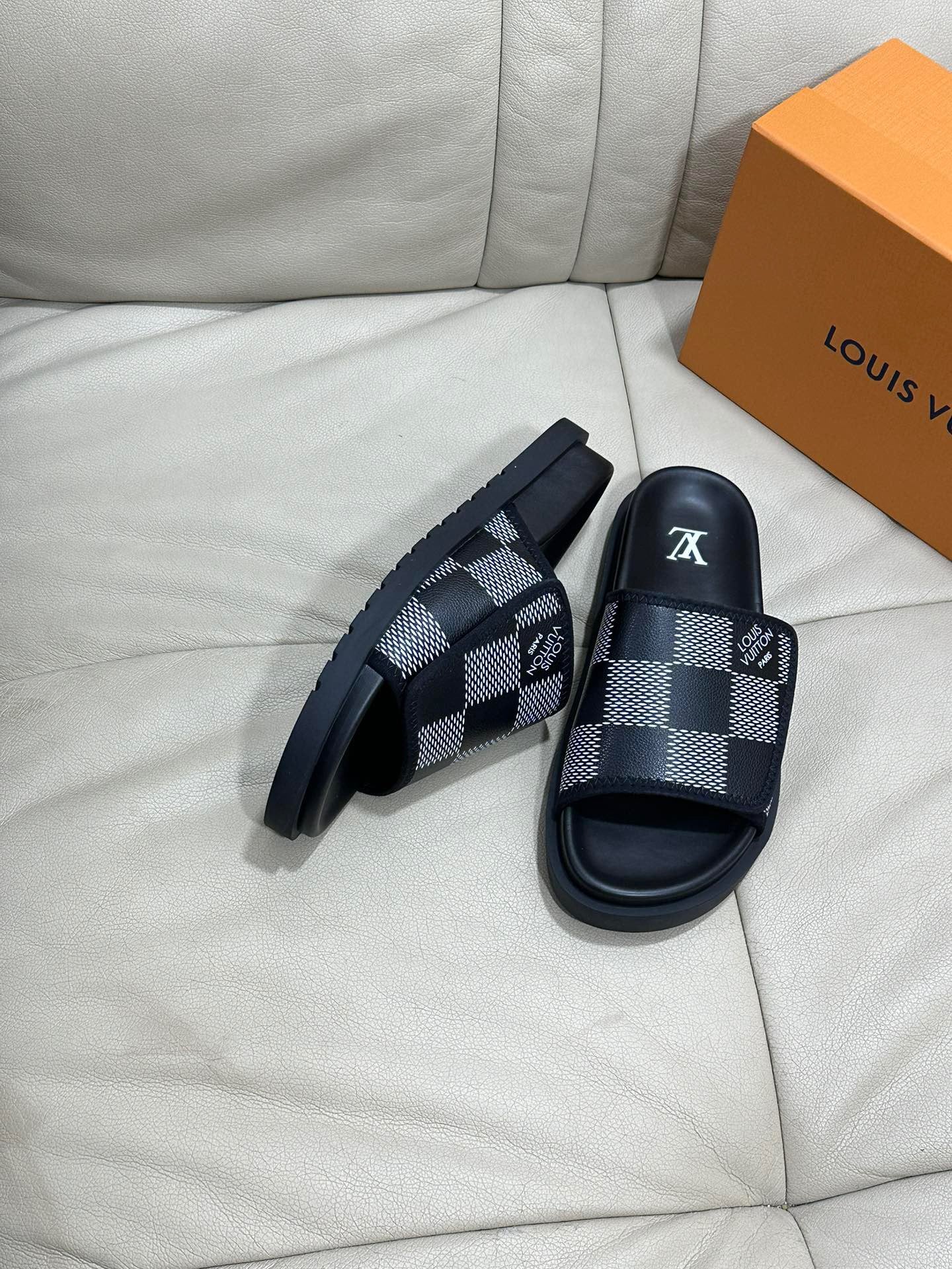 LV Miami Velcro Plaid In Black