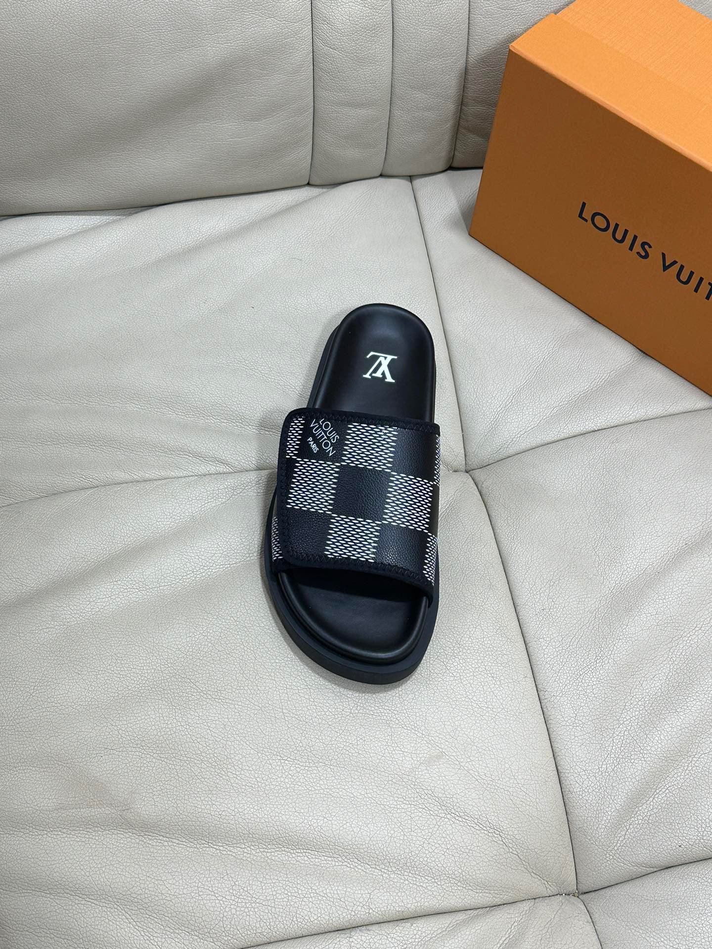 LV Miami Velcro Plaid In Black