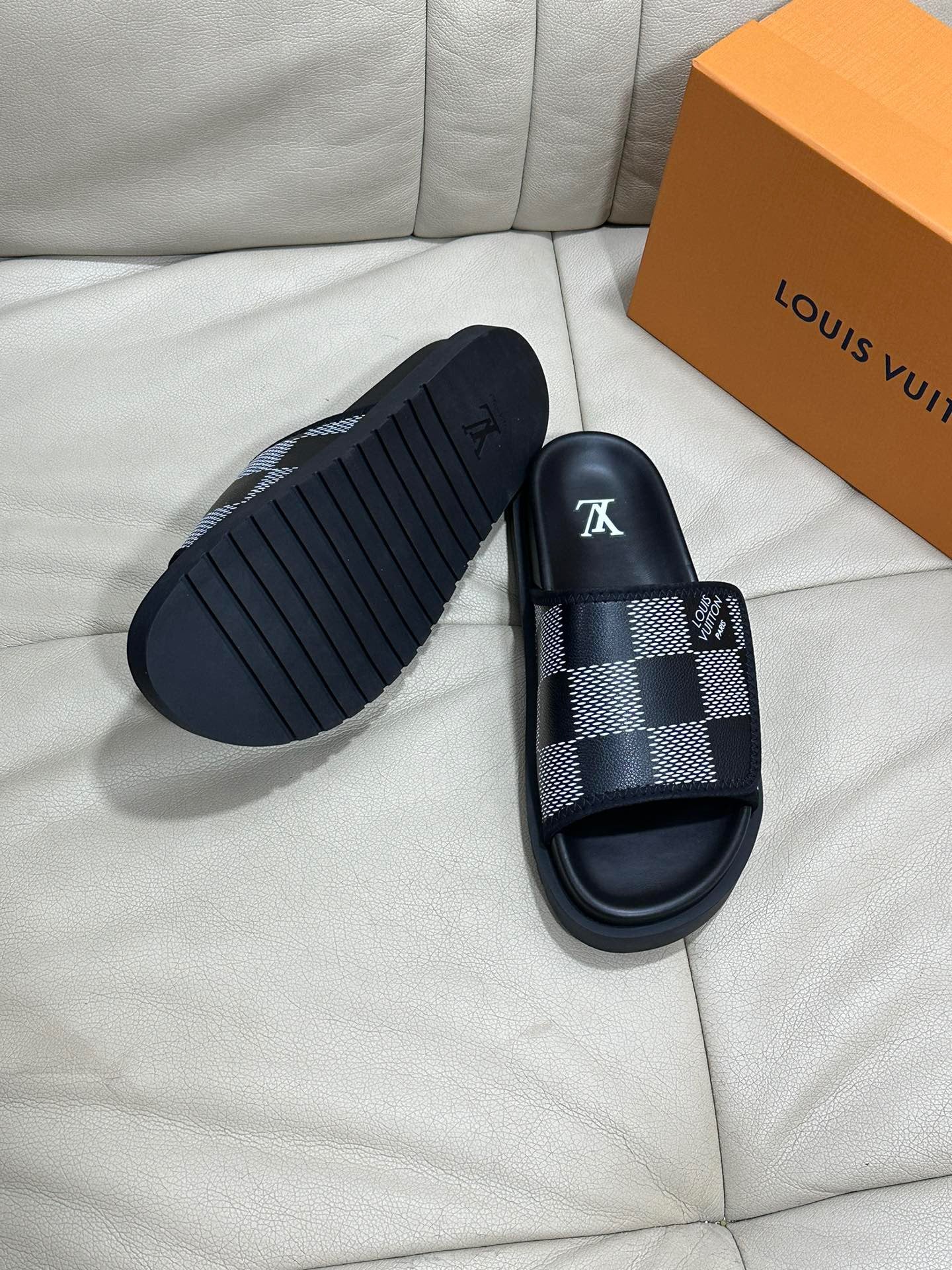 LV Miami Velcro Plaid In Black