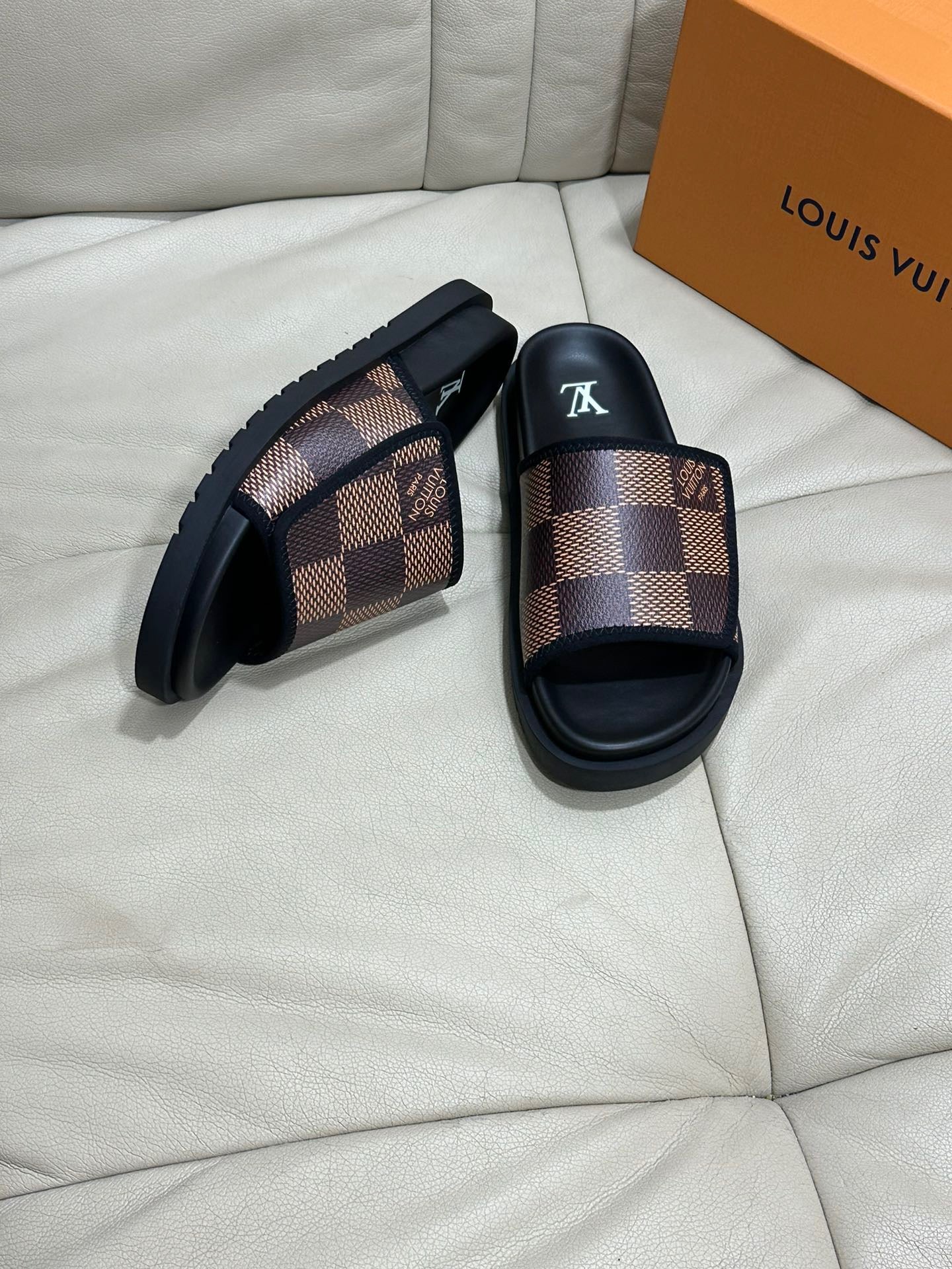 LV Miami Velcro Plaid In Brown