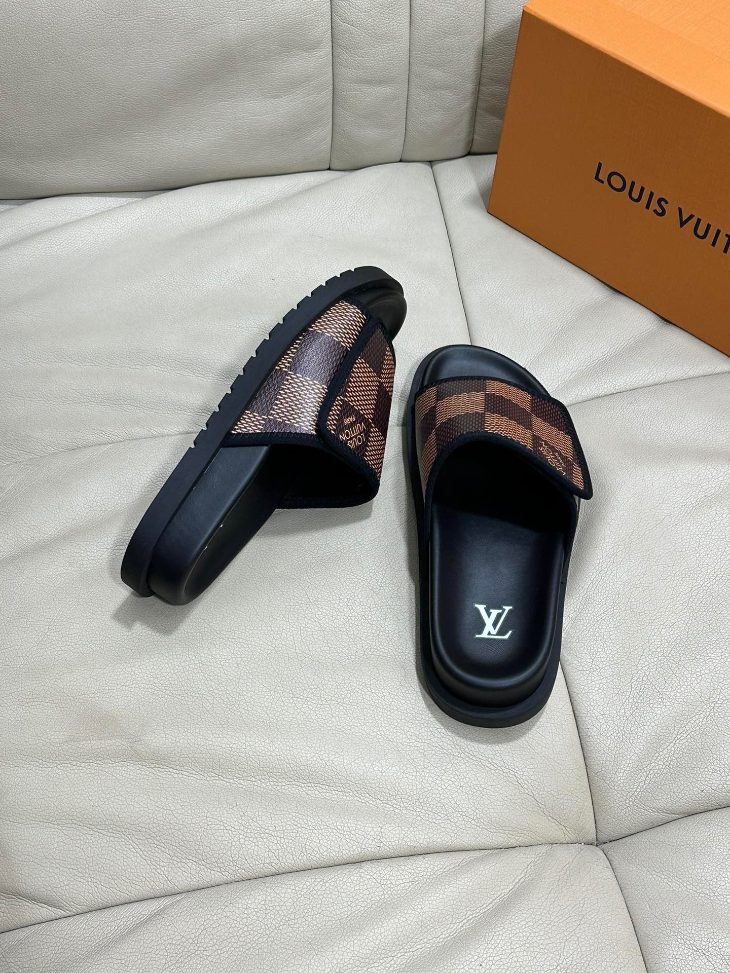 LV Miami Velcro Plaid In Brown