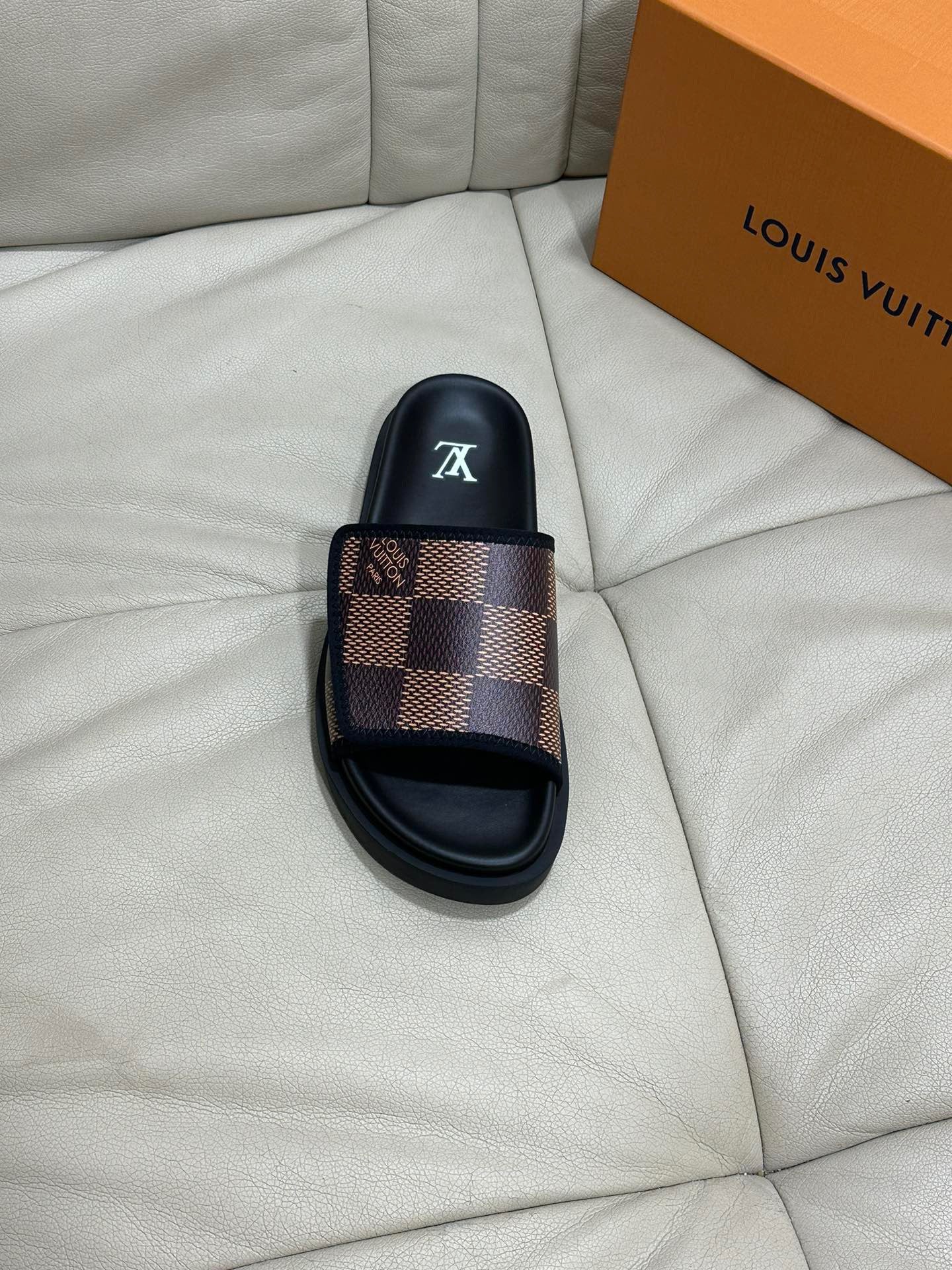 LV Miami Velcro Plaid In Brown