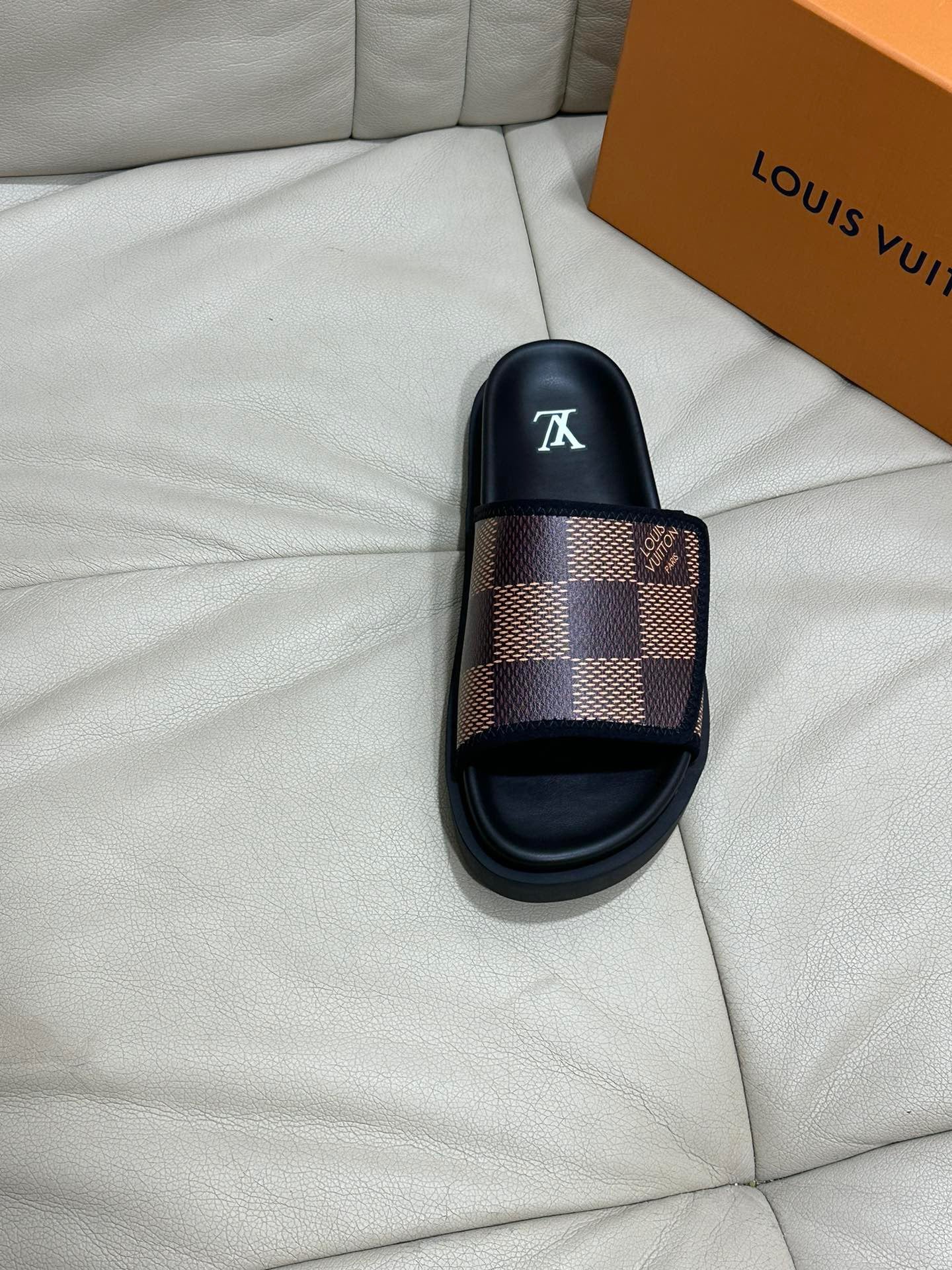 LV Miami Velcro Plaid In Brown