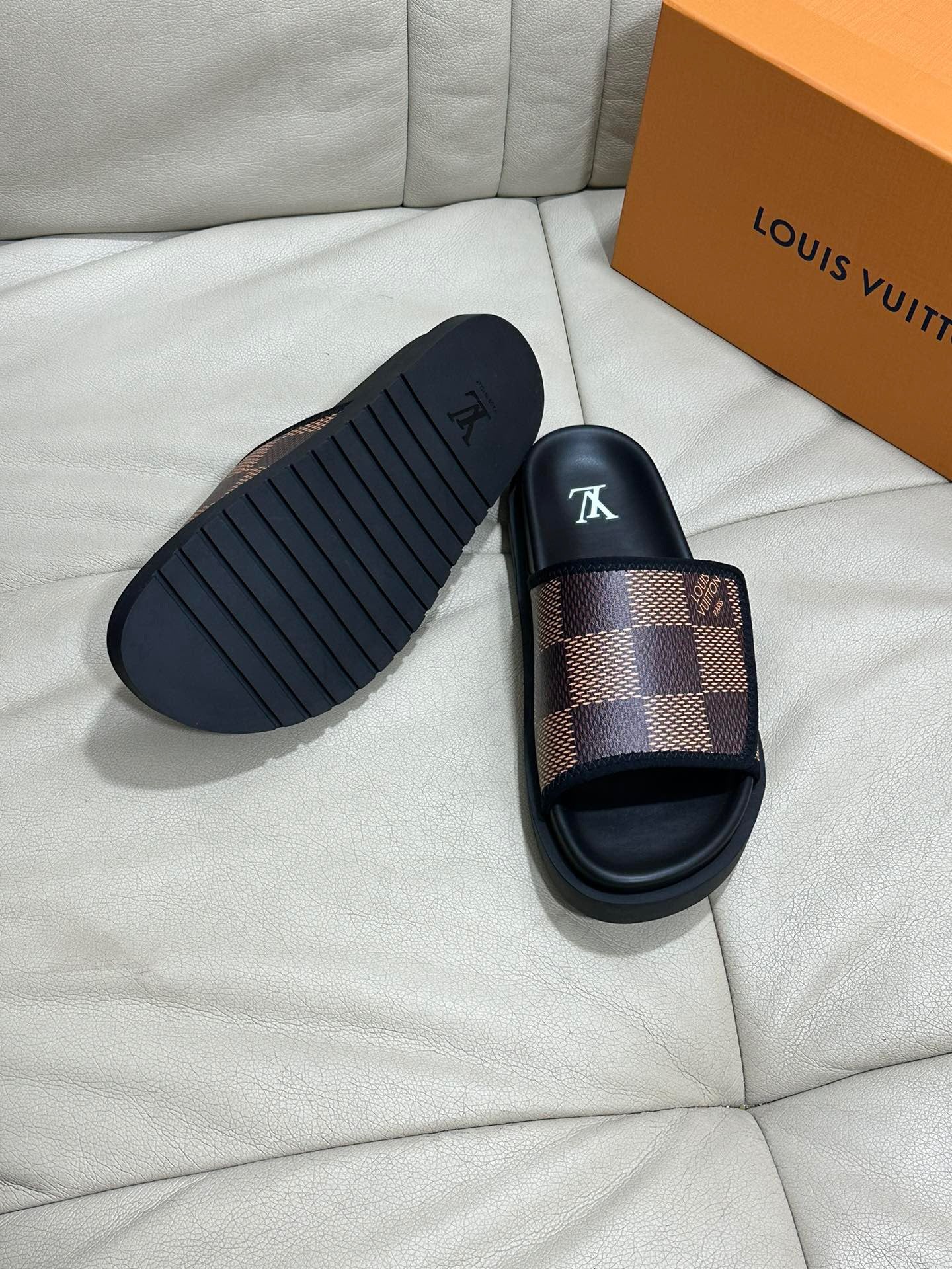 LV Miami Velcro Plaid In Brown