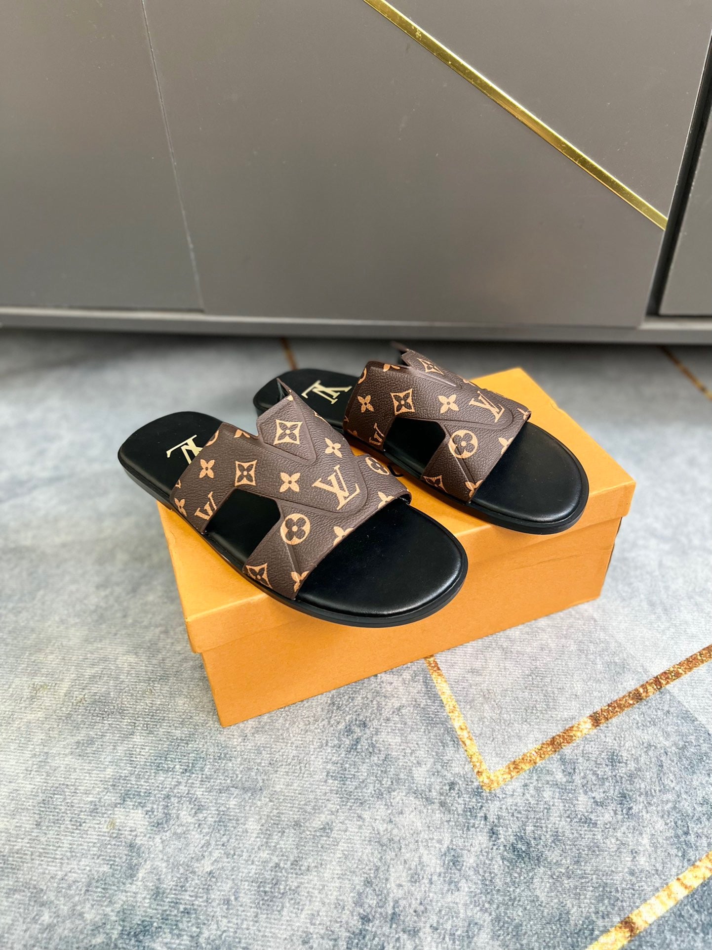 LV Fashion Dark Brown Presbyopic Mules Slippers