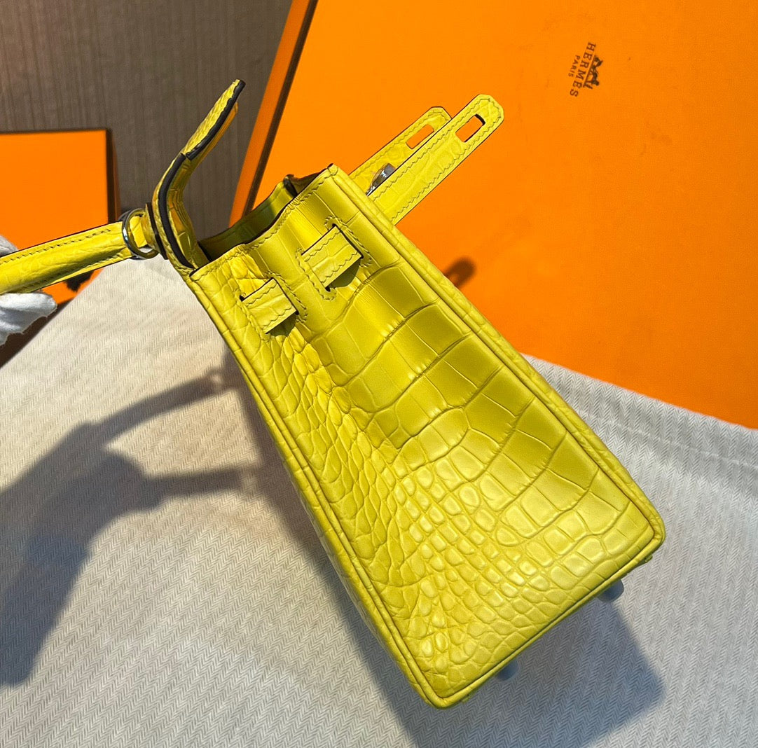 Hermes  Kelly 25 Crocodile Leather Yellow With Gold Hardware