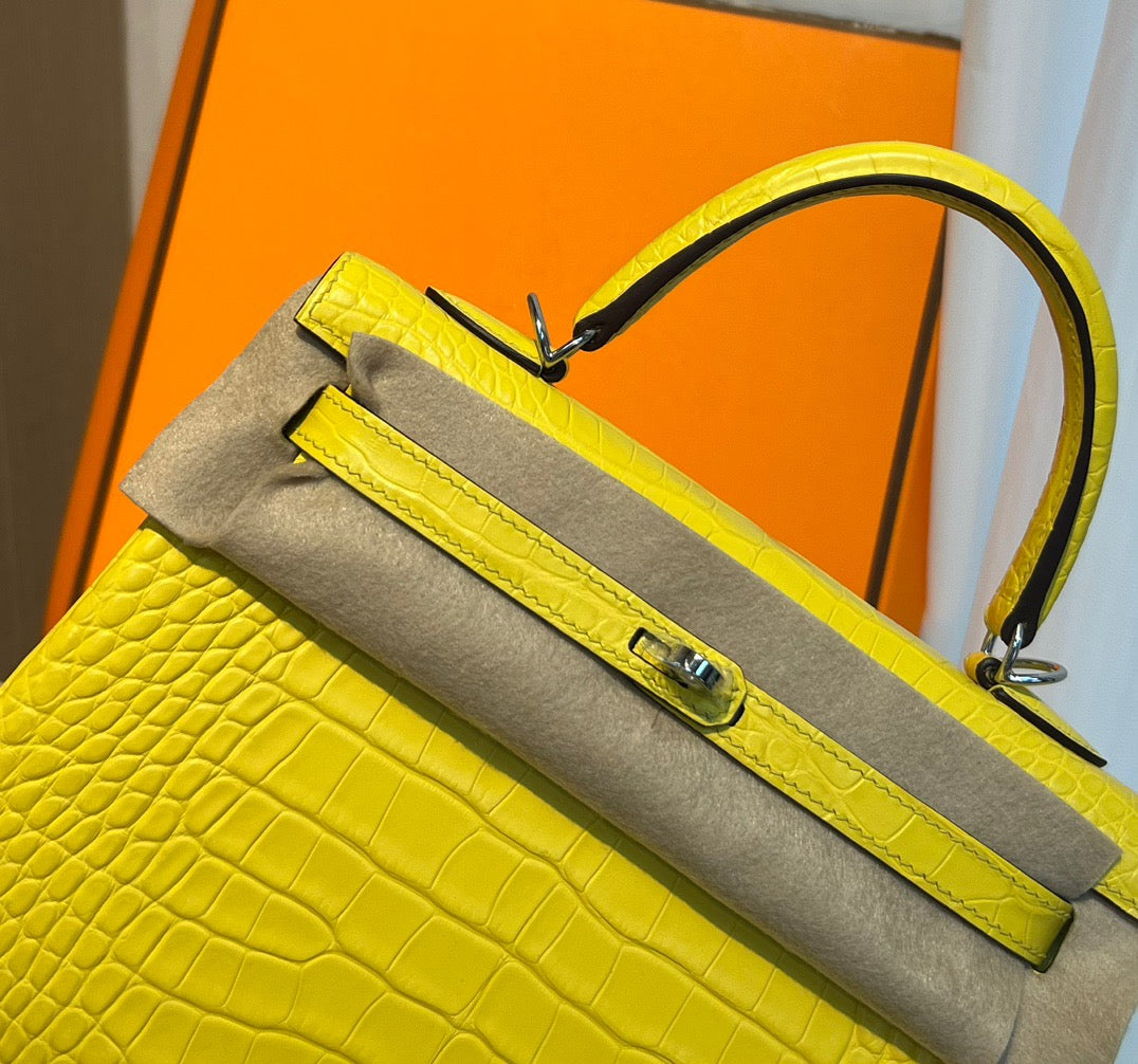 Hermes  Kelly 25 Crocodile Leather Yellow With Gold Hardware