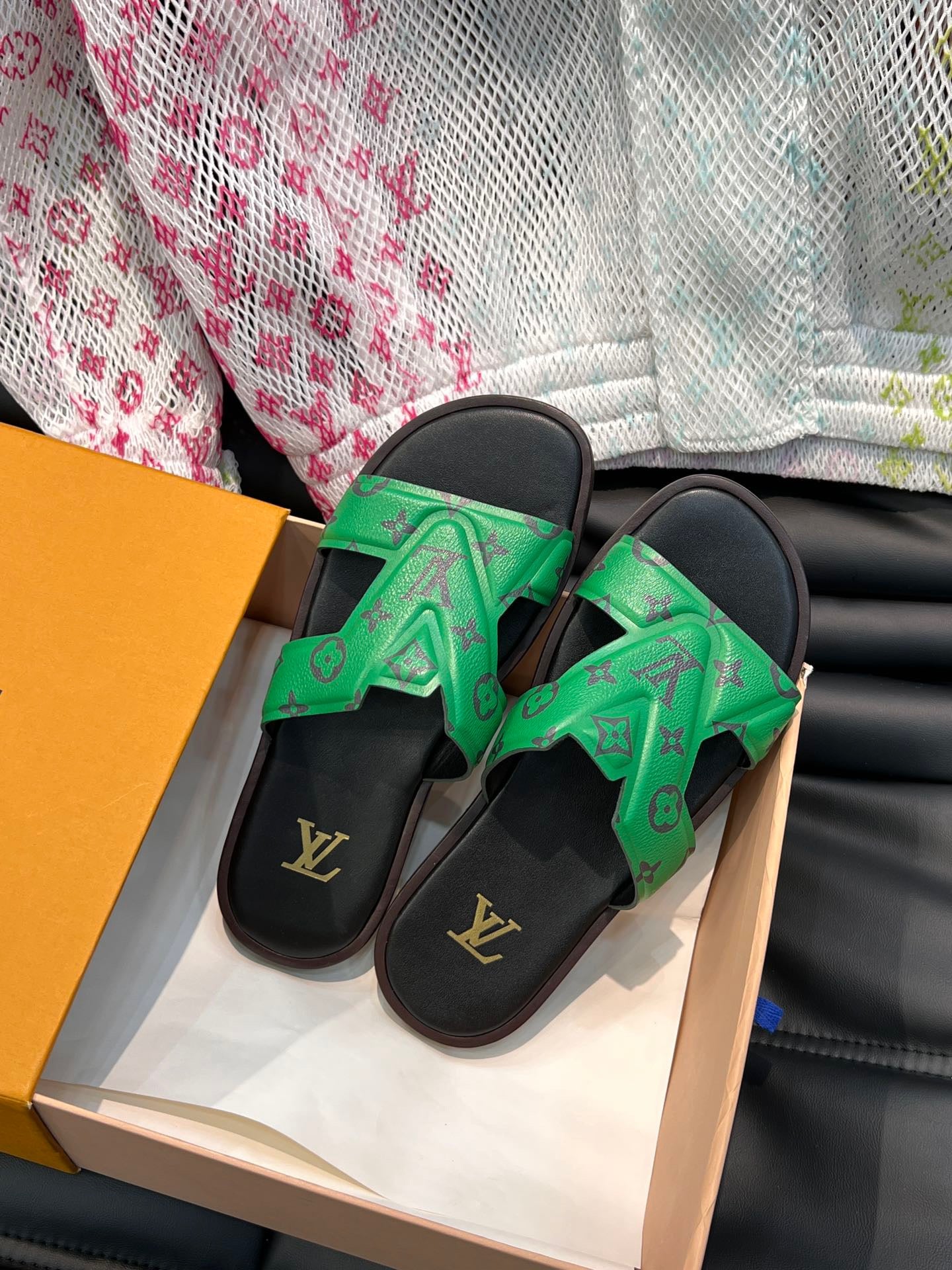 LV Green Presbyopia Slippers