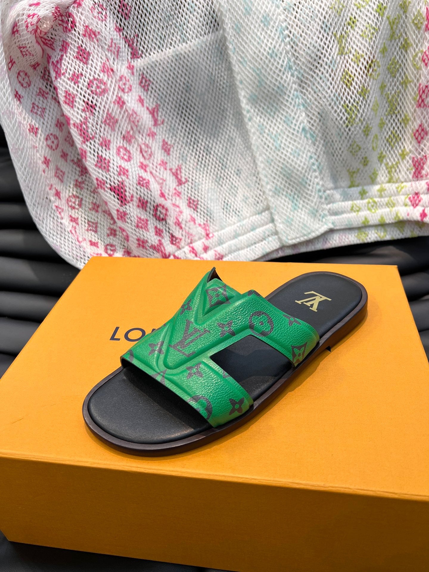 LV Green Presbyopia Slippers