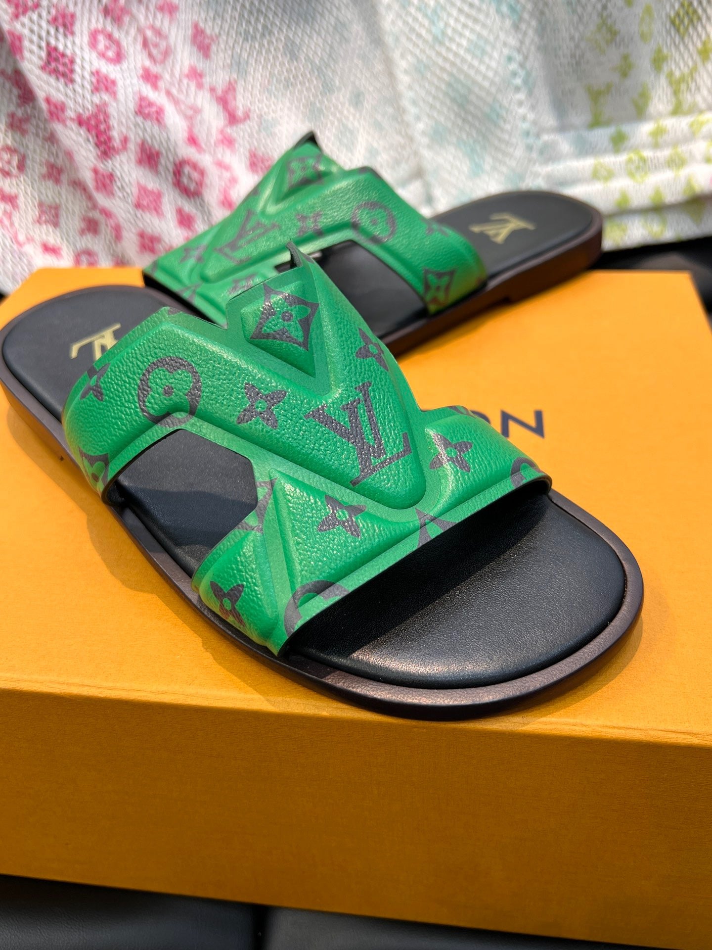 LV Green Presbyopia Slippers