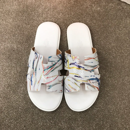 Hermes Slides In White Vamp