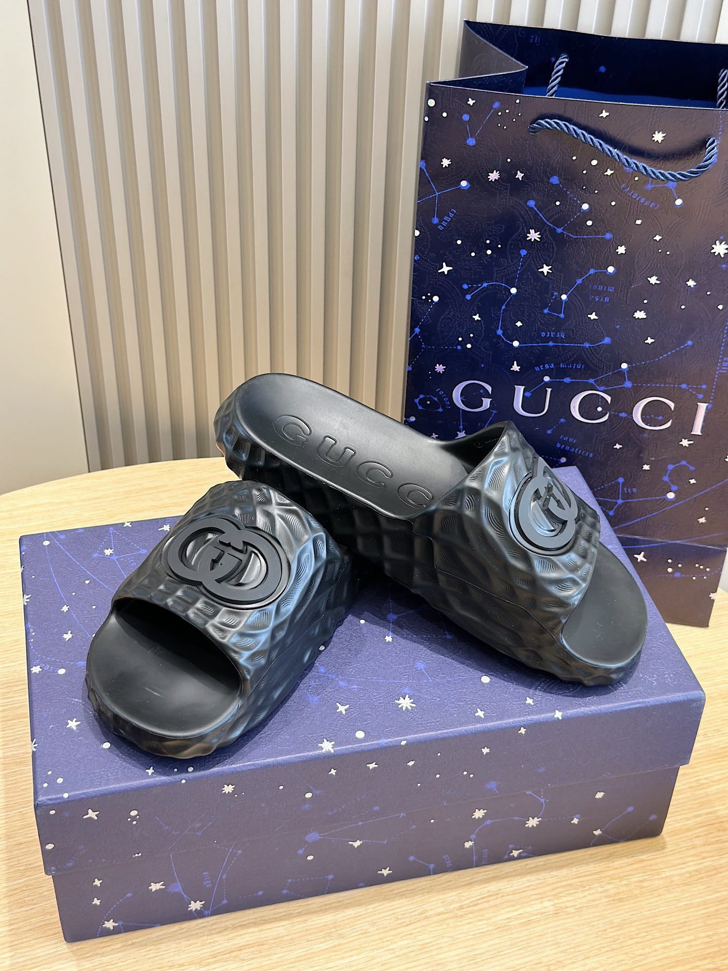 Gucci Gg Black Water Ripple Rubber Slides