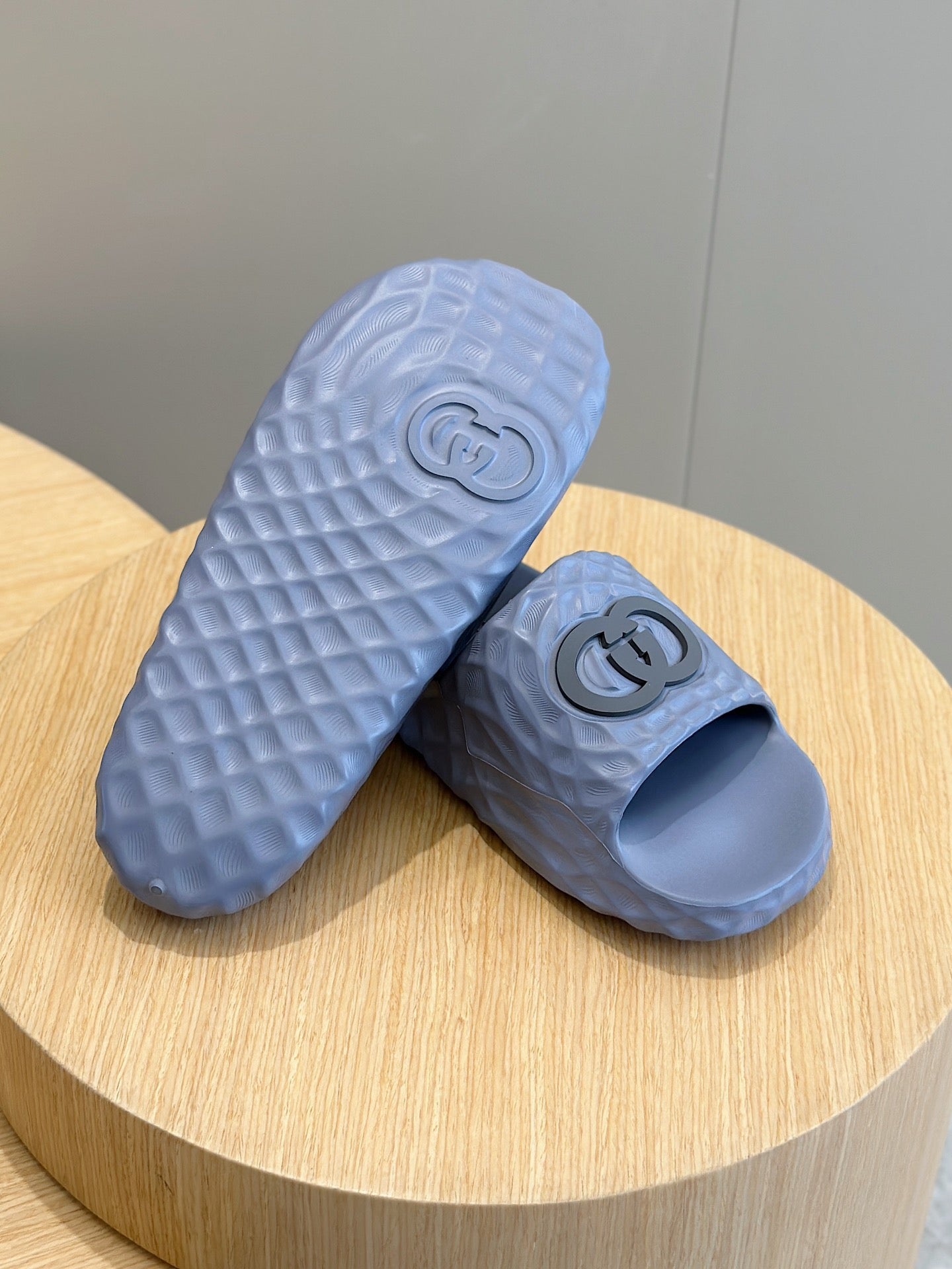 Gucci Gg Blue Ripple Rubber Slides