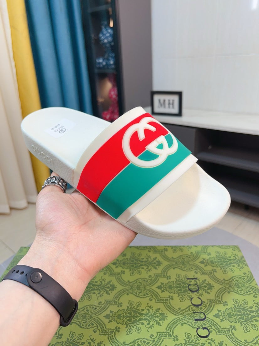 Gucci Interlocking G Slide In White