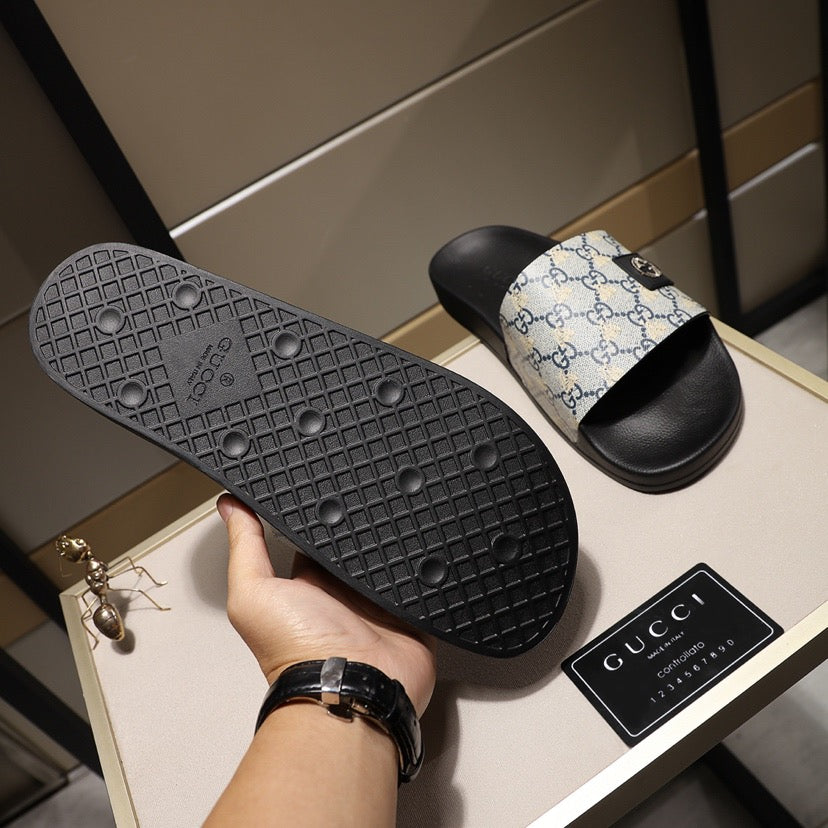 Gucci Men’s Slides In Gray